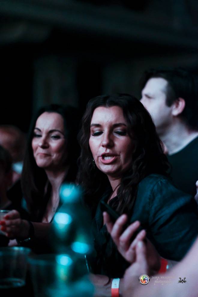 Jiří Macháček opět končil s hulením. Mig 21 ve vyprodaném Pekle v Plzni předvedli další nezapomenutelný koncert