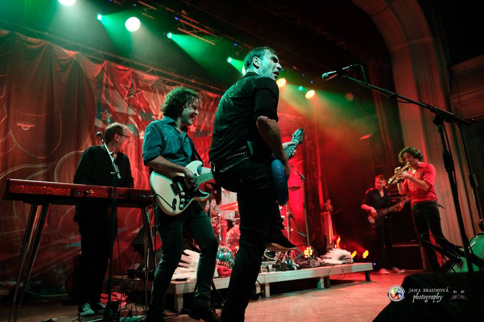 Jiří Macháček opět končil s hulením. Mig 21 ve vyprodaném Pekle v Plzni předvedli další nezapomenutelný koncert