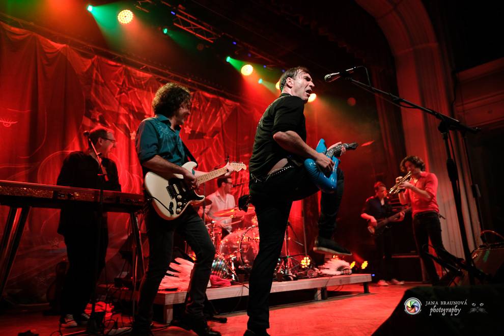 Jiří Macháček opět končil s hulením. Mig 21 ve vyprodaném Pekle v Plzni předvedli další nezapomenutelný koncert