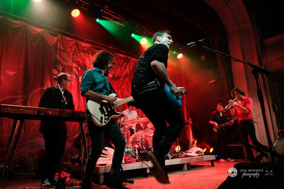 Jiří Macháček opět končil s hulením. Mig 21 ve vyprodaném Pekle v Plzni předvedli další nezapomenutelný koncert