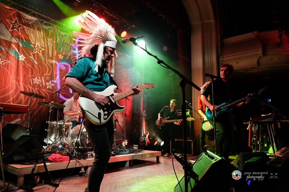 Jiří Macháček opět končil s hulením. Mig 21 ve vyprodaném Pekle v Plzni předvedli další nezapomenutelný koncert