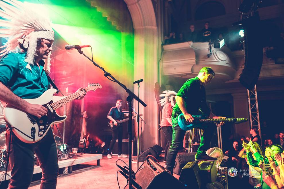 Jiří Macháček opět končil s hulením. Mig 21 ve vyprodaném Pekle v Plzni předvedli další nezapomenutelný koncert