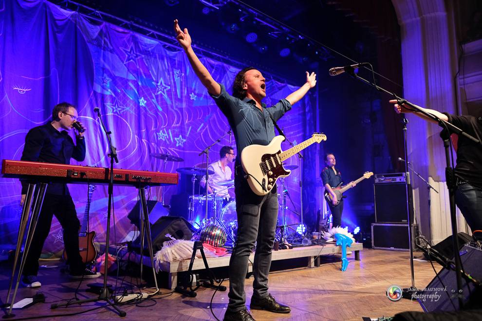 Jiří Macháček opět končil s hulením. Mig 21 ve vyprodaném Pekle v Plzni předvedli další nezapomenutelný koncert