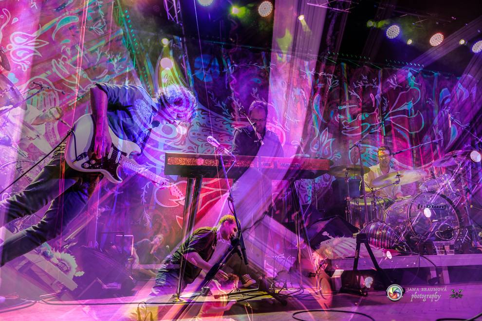 Jiří Macháček opět končil s hulením. Mig 21 ve vyprodaném Pekle v Plzni předvedli další nezapomenutelný koncert