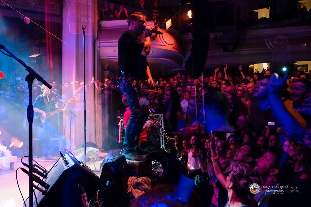 Jiří Macháček opět končil s hulením. Mig 21 ve vyprodaném Pekle v Plzni předvedli další nezapomenutelný koncert