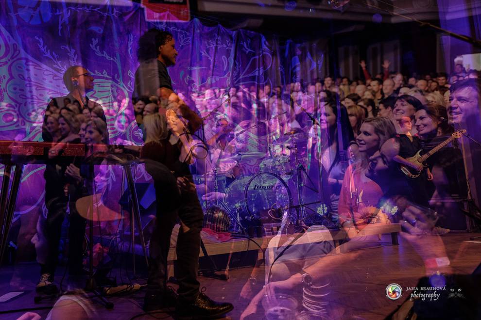 Jiří Macháček opět končil s hulením. Mig 21 ve vyprodaném Pekle v Plzni předvedli další nezapomenutelný koncert