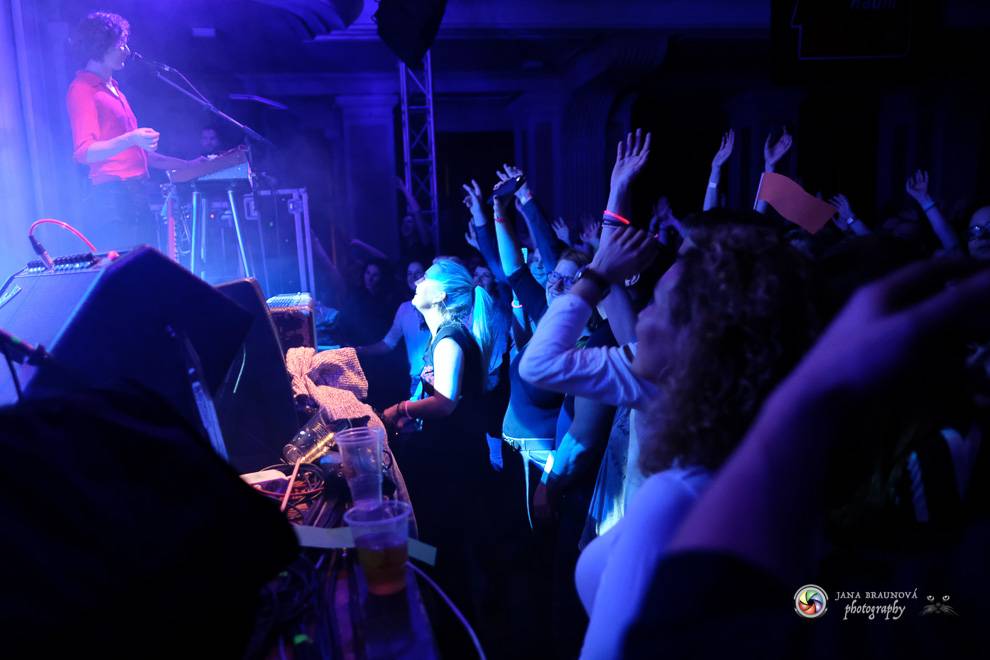 Jiří Macháček opět končil s hulením. Mig 21 ve vyprodaném Pekle v Plzni předvedli další nezapomenutelný koncert