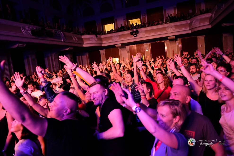 Jiří Macháček opět končil s hulením. Mig 21 ve vyprodaném Pekle v Plzni předvedli další nezapomenutelný koncert