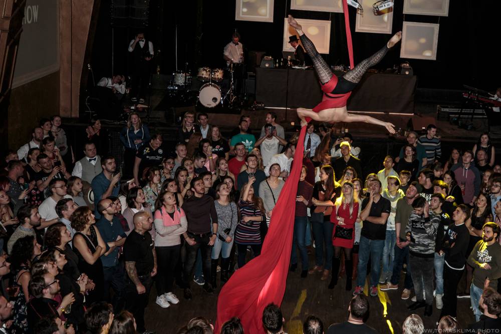 Stylová party Electro Swing Fever roztančila Roxy