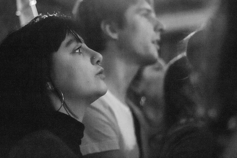 Sundara Karma a Blaenavon debutovali v Praze. Indie rockem rozduněli Chapeau Rouge