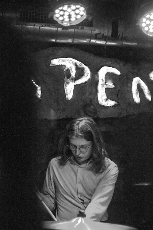 Sundara Karma a Blaenavon debutovali v Praze. Indie rockem rozduněli Chapeau Rouge