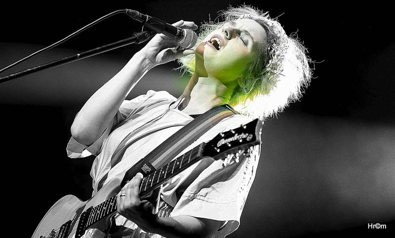 Mňága a Žďorp slavila třicetiny ve Foru Karlín: Fanoušci zpívali s kapelou na pódiu, přišli i Tomáš Klus nebo Mucha