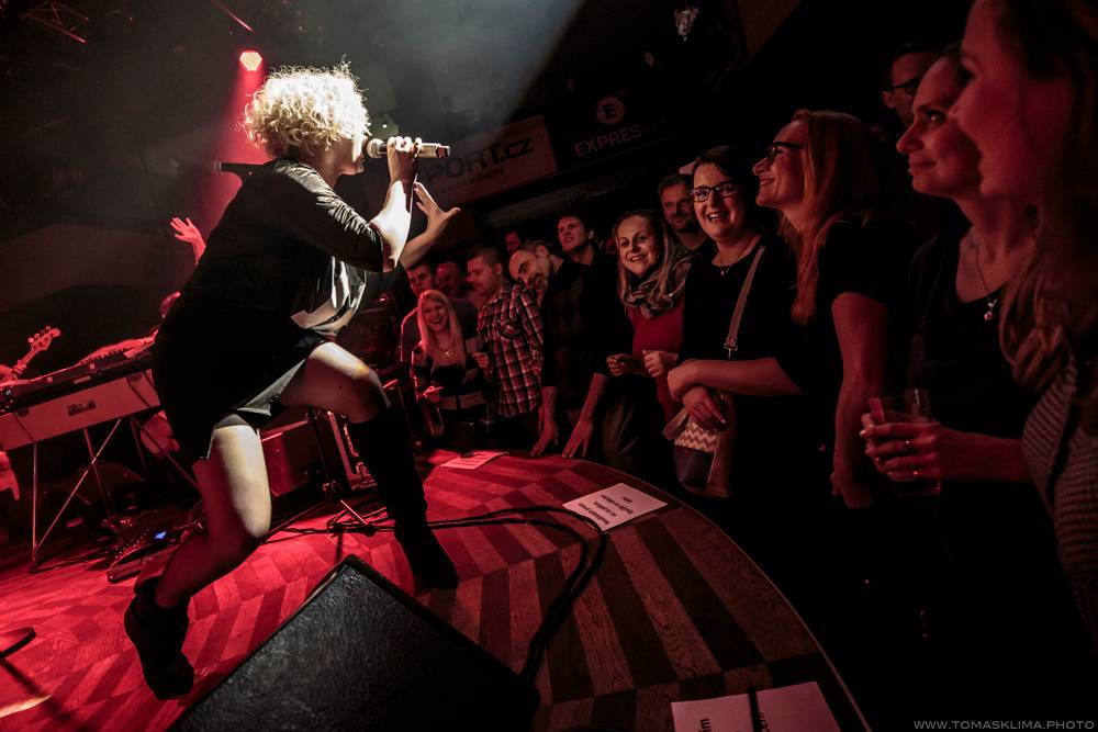 Předvánoční Monkey Business roztančili Lucerna Music Bar hned napoprvé