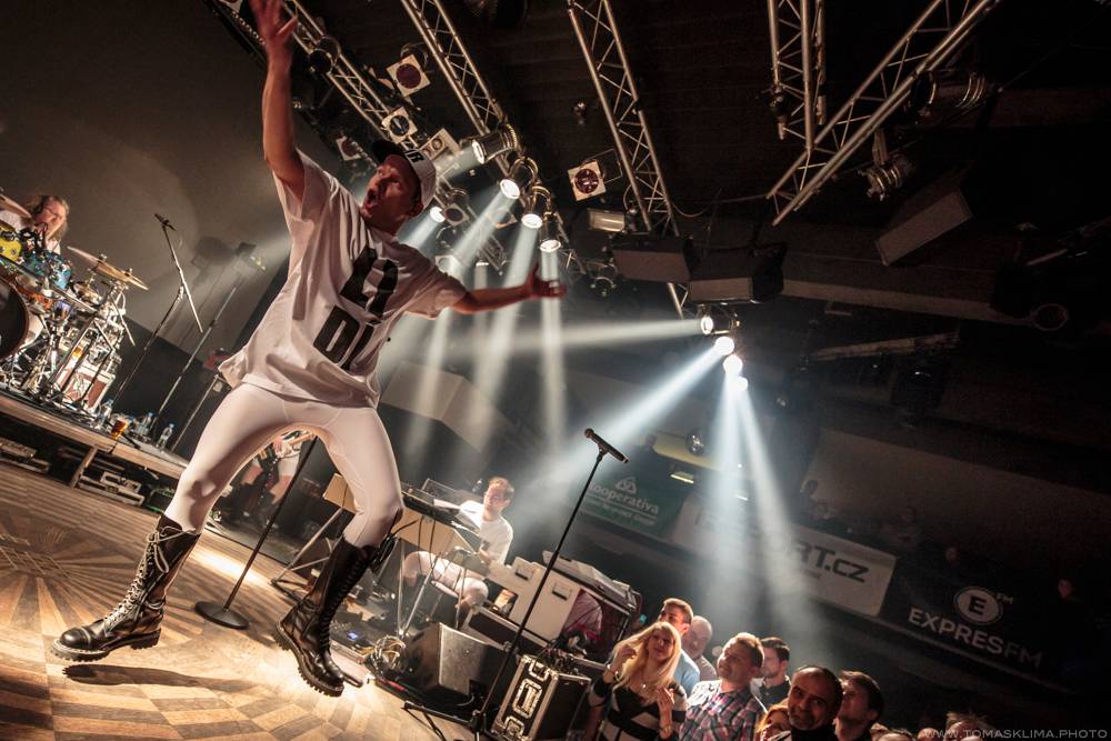 Předvánoční Monkey Business roztančili Lucerna Music Bar hned napoprvé