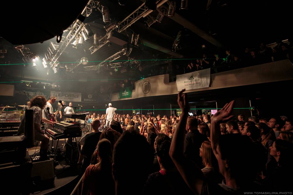 Předvánoční Monkey Business roztančili Lucerna Music Bar hned napoprvé