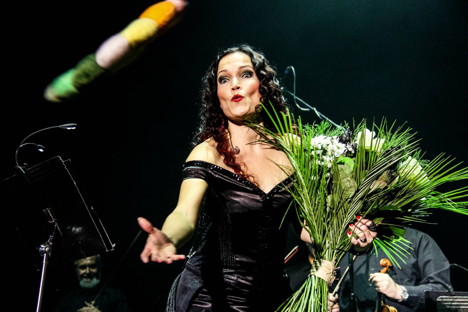 Tarja Turunen, bývalá zpěvačka Nightwish, zazpívala v Praze v rámci vánočního turné s filharmonií