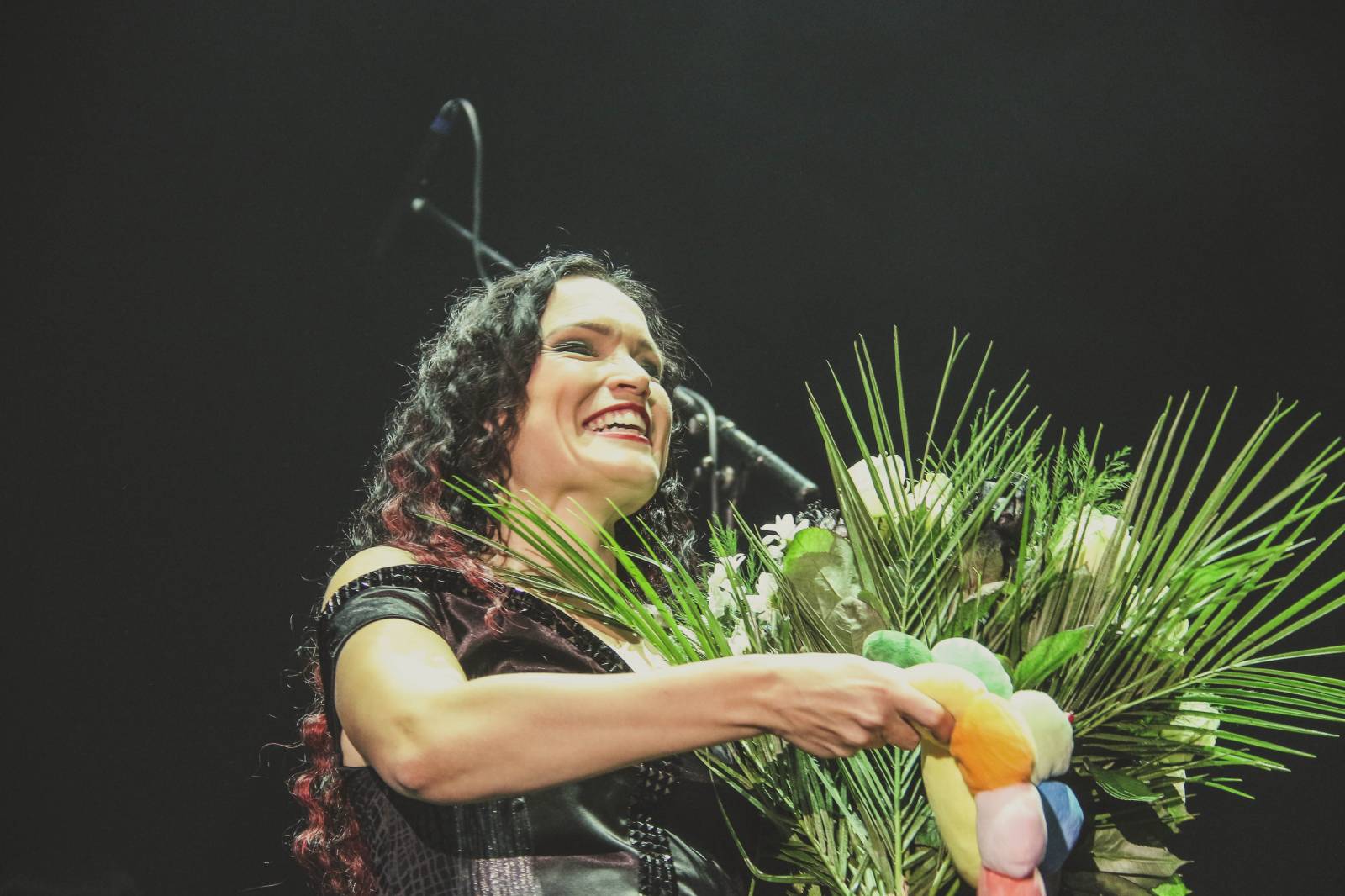 Tarja Turunen, bývalá zpěvačka Nightwish, zazpívala v Praze v rámci vánočního turné s filharmonií