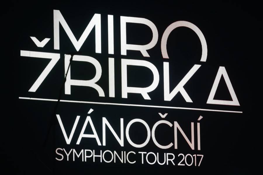 Miro Žbirka zařídil v Bratislavě předčasné Vánoce. S sebou měl Lenku Filipovou, Marthu nebo Jaroslava Svěceného