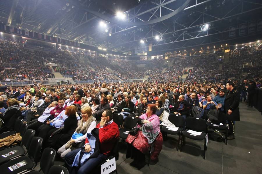 Miro Žbirka zařídil v Bratislavě předčasné Vánoce. S sebou měl Lenku Filipovou, Marthu nebo Jaroslava Svěceného