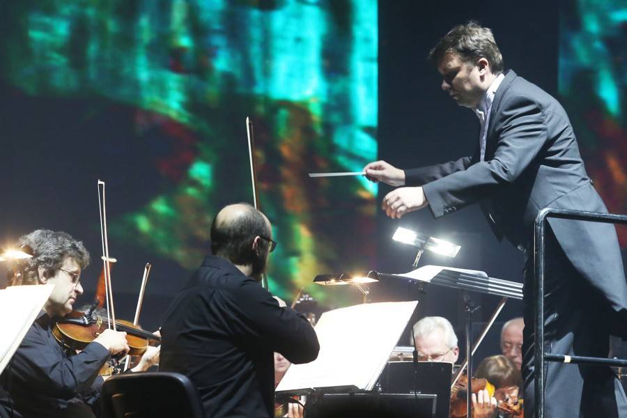 Miro Žbirka zařídil v Bratislavě předčasné Vánoce. S sebou měl Lenku Filipovou, Marthu nebo Jaroslava Svěceného