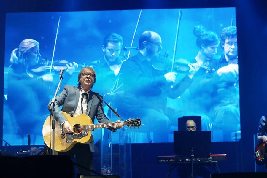 Miro Žbirka zařídil v Bratislavě předčasné Vánoce. S sebou měl Lenku Filipovou, Marthu nebo Jaroslava Svěceného