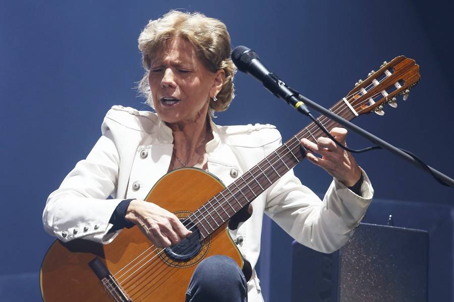 Miro Žbirka zařídil v Bratislavě předčasné Vánoce. S sebou měl Lenku Filipovou, Marthu nebo Jaroslava Svěceného