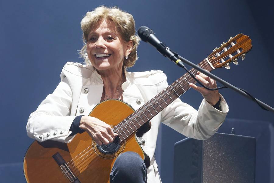 Miro Žbirka zařídil v Bratislavě předčasné Vánoce. S sebou měl Lenku Filipovou, Marthu nebo Jaroslava Svěceného