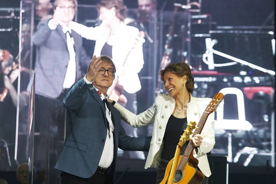 Miro Žbirka zařídil v Bratislavě předčasné Vánoce. S sebou měl Lenku Filipovou, Marthu nebo Jaroslava Svěceného