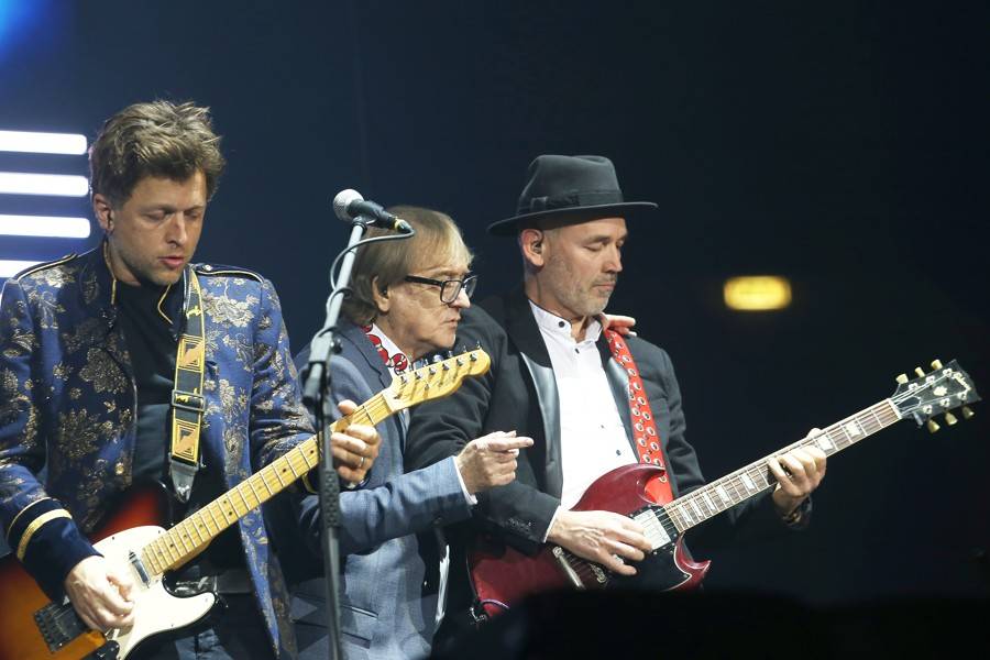 Miro Žbirka zařídil v Bratislavě předčasné Vánoce. S sebou měl Lenku Filipovou, Marthu nebo Jaroslava Svěceného