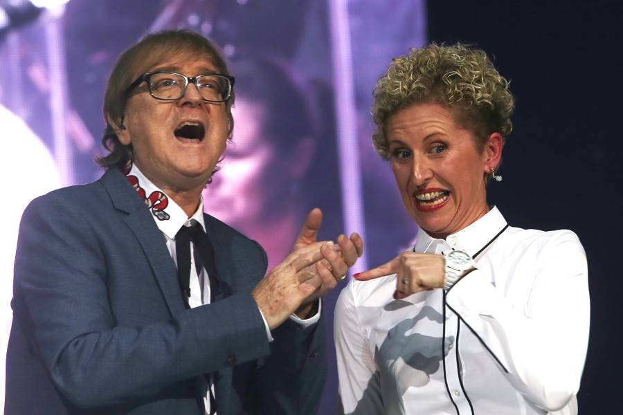 Miro Žbirka zařídil v Bratislavě předčasné Vánoce. S sebou měl Lenku Filipovou, Marthu nebo Jaroslava Svěceného