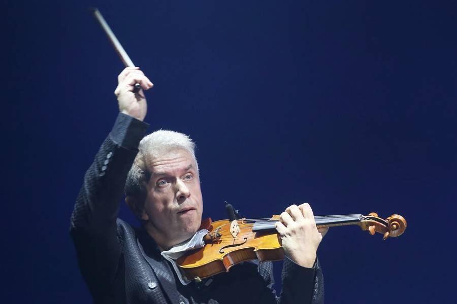 Miro Žbirka zařídil v Bratislavě předčasné Vánoce. S sebou měl Lenku Filipovou, Marthu nebo Jaroslava Svěceného