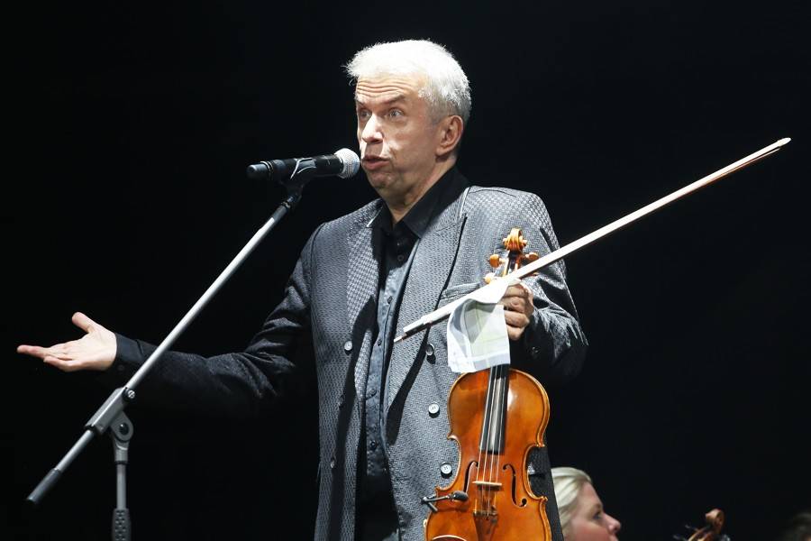 Miro Žbirka zařídil v Bratislavě předčasné Vánoce. S sebou měl Lenku Filipovou, Marthu nebo Jaroslava Svěceného