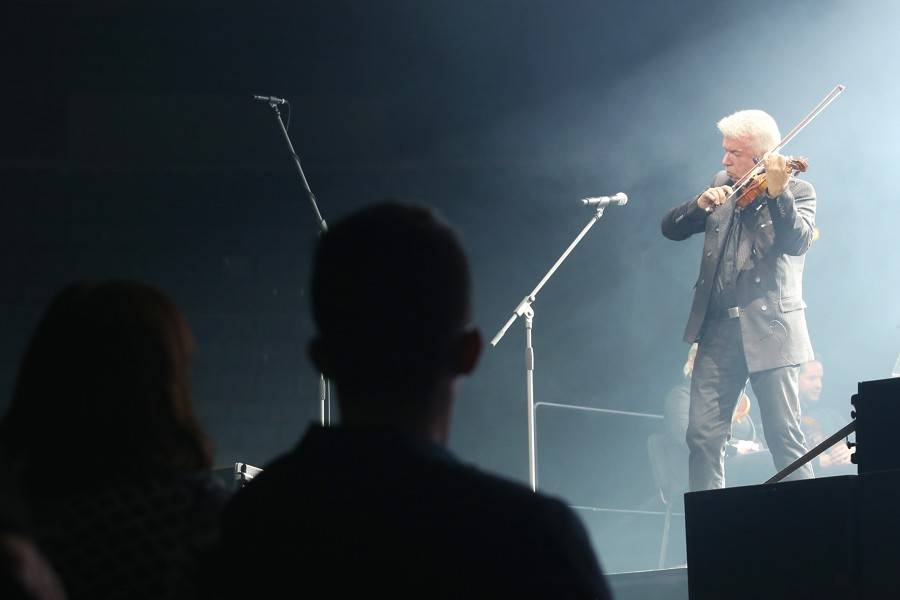 Miro Žbirka zařídil v Bratislavě předčasné Vánoce. S sebou měl Lenku Filipovou, Marthu nebo Jaroslava Svěceného