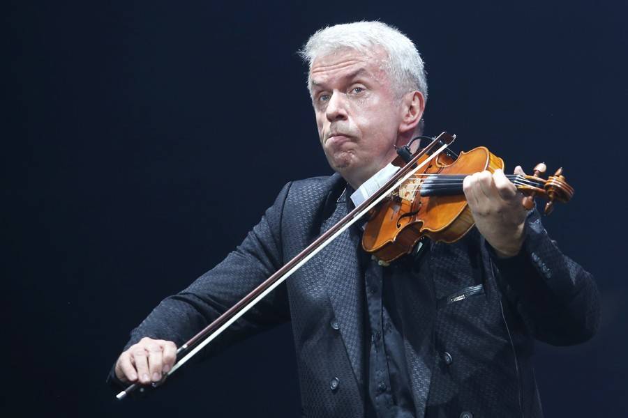 Miro Žbirka zařídil v Bratislavě předčasné Vánoce. S sebou měl Lenku Filipovou, Marthu nebo Jaroslava Svěceného