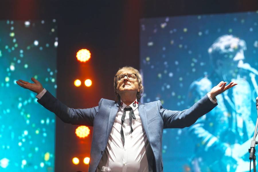 Miro Žbirka zařídil v Bratislavě předčasné Vánoce. S sebou měl Lenku Filipovou, Marthu nebo Jaroslava Svěceného