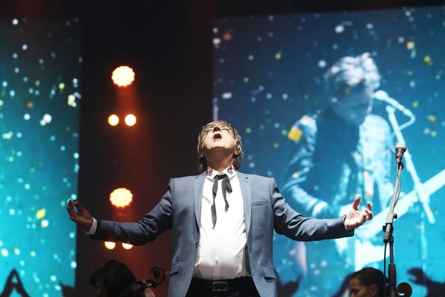 Miro Žbirka zařídil v Bratislavě předčasné Vánoce. S sebou měl Lenku Filipovou, Marthu nebo Jaroslava Svěceného