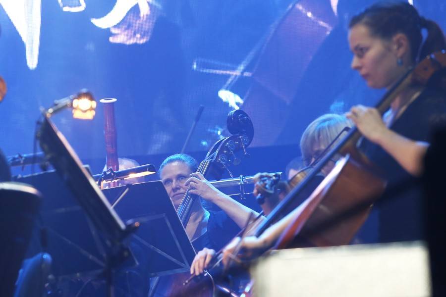 Miro Žbirka zařídil v Bratislavě předčasné Vánoce. S sebou měl Lenku Filipovou, Marthu nebo Jaroslava Svěceného