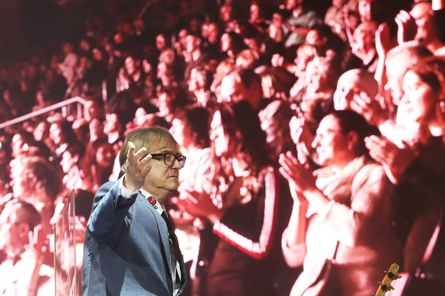 Miro Žbirka zařídil v Bratislavě předčasné Vánoce. S sebou měl Lenku Filipovou, Marthu nebo Jaroslava Svěceného