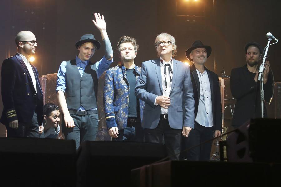 Miro Žbirka zařídil v Bratislavě předčasné Vánoce. S sebou měl Lenku Filipovou, Marthu nebo Jaroslava Svěceného