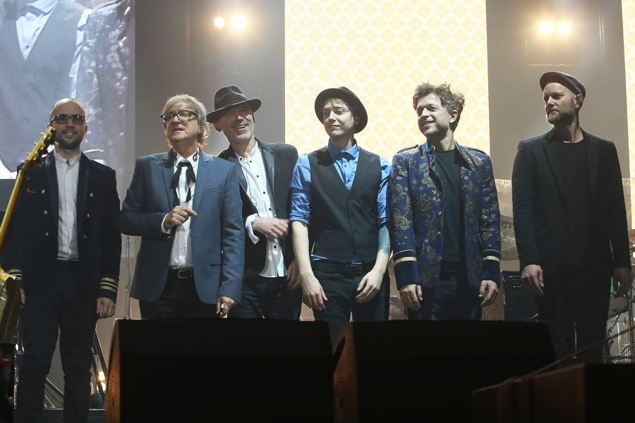 Miro Žbirka zařídil v Bratislavě předčasné Vánoce. S sebou měl Lenku Filipovou, Marthu nebo Jaroslava Svěceného