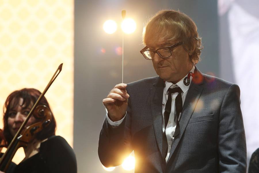 Miro Žbirka zařídil v Bratislavě předčasné Vánoce. S sebou měl Lenku Filipovou, Marthu nebo Jaroslava Svěceného