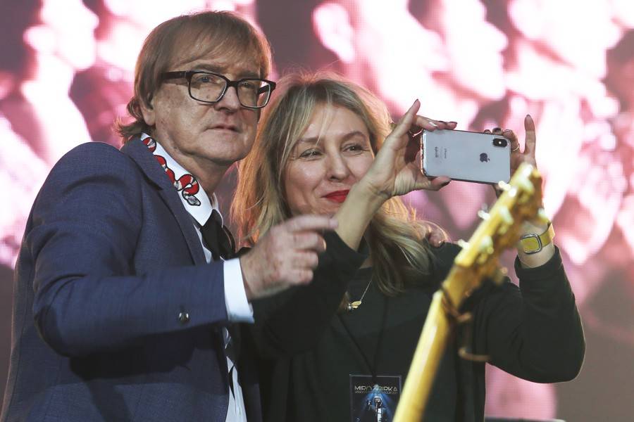 Miro Žbirka zařídil v Bratislavě předčasné Vánoce. S sebou měl Lenku Filipovou, Marthu nebo Jaroslava Svěceného