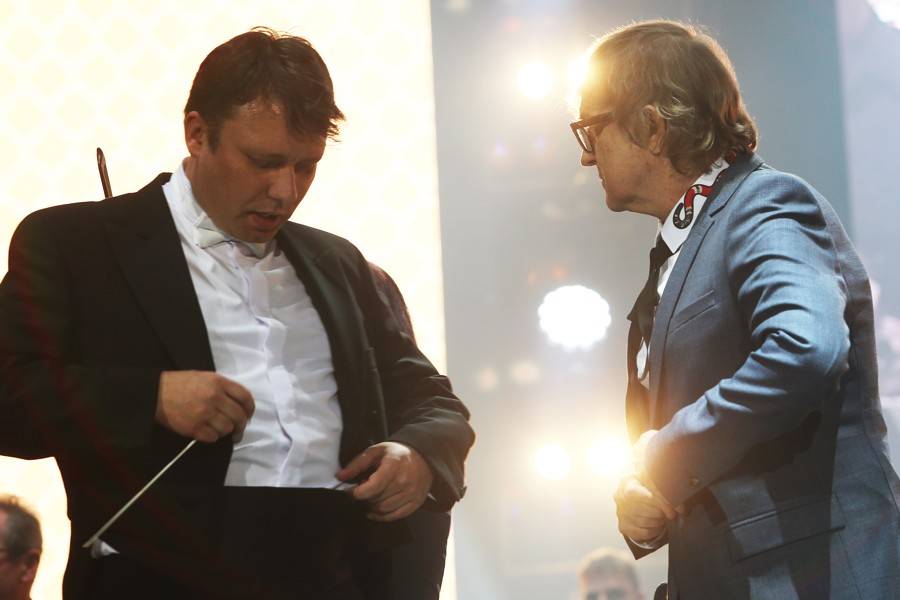 Miro Žbirka zařídil v Bratislavě předčasné Vánoce. S sebou měl Lenku Filipovou, Marthu nebo Jaroslava Svěceného