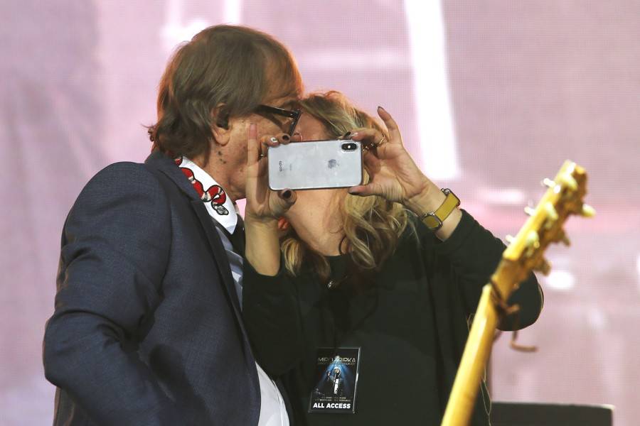 Miro Žbirka zařídil v Bratislavě předčasné Vánoce. S sebou měl Lenku Filipovou, Marthu nebo Jaroslava Svěceného