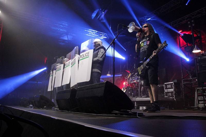 Horkýže Slíže oslavili v Malé sportovní hale 25 let, popřáli jim zakázanÝovoce i Mean Messiah