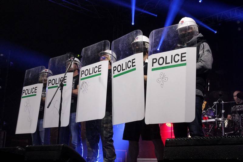 Horkýže Slíže oslavili v Malé sportovní hale 25 let, popřáli jim zakázanÝovoce i Mean Messiah