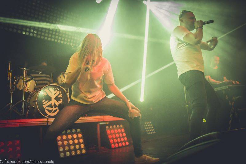 Skyline roztančili vyprodaný klub Roxy svým tradičním vánočním koncertem