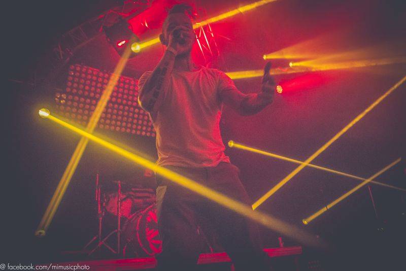 Skyline roztančili vyprodaný klub Roxy svým tradičním vánočním koncertem