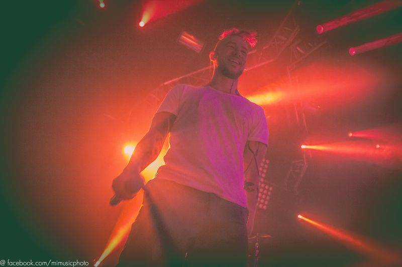 Skyline roztančili vyprodaný klub Roxy svým tradičním vánočním koncertem