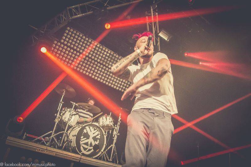 Skyline roztančili vyprodaný klub Roxy svým tradičním vánočním koncertem